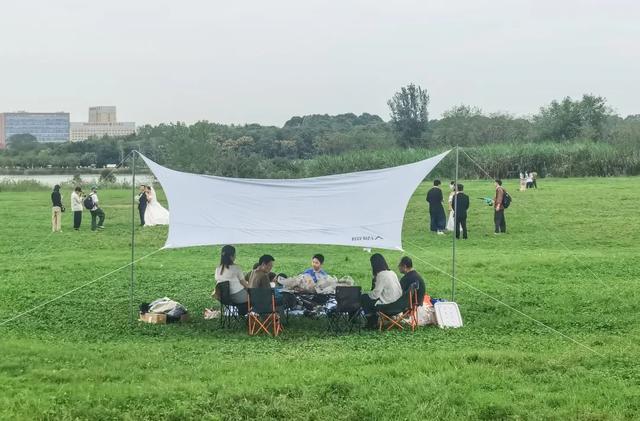 林湖岛间露营烧烤野趣又好玩！开元棋牌成都出发最快05h山(图3)